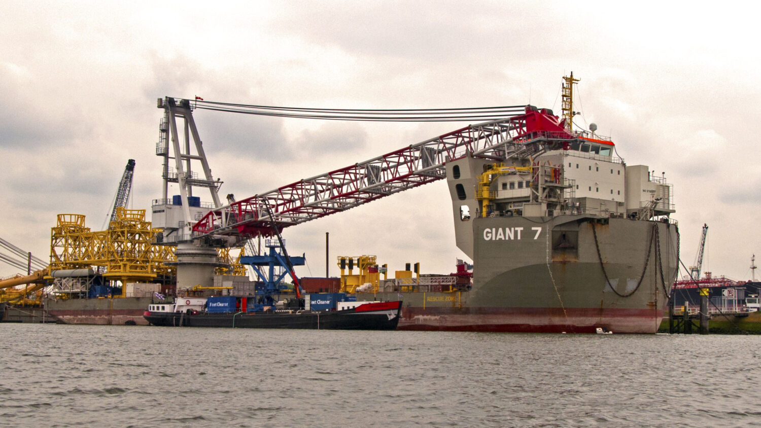 hull cleaning in port